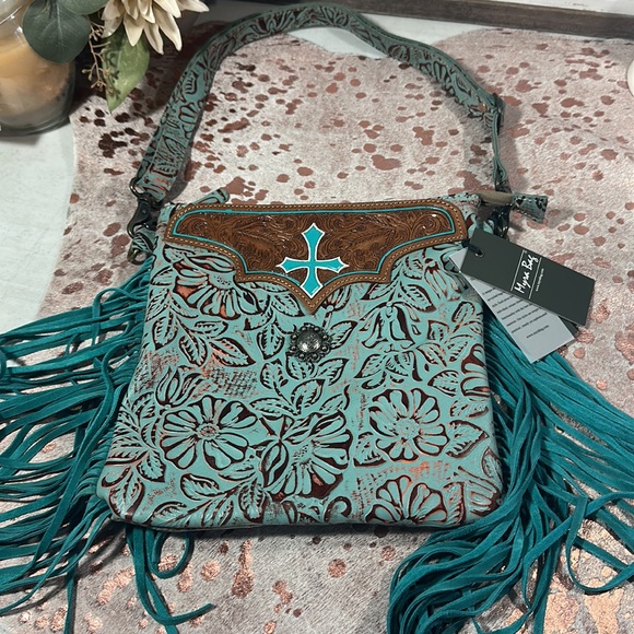 NWT myra leather crossbody bag - Picture 3 of 7